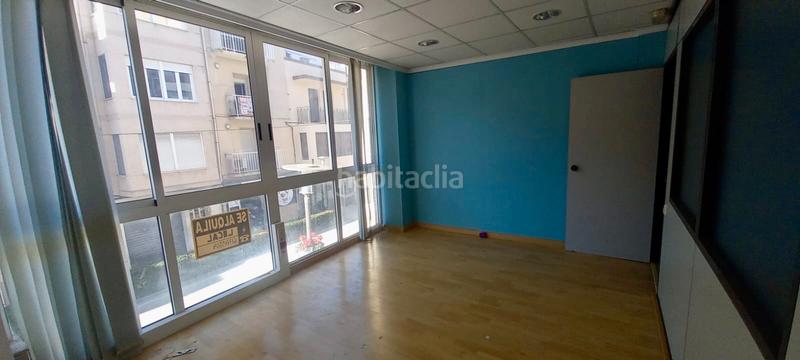 Foto b3bad51e-4f8c-44c9-81c8-7a09de8c76a3. Alquiler local comercial entresuelo en alquiler en Vinaròs