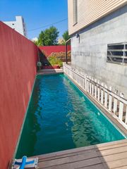 Xalet  Carrer de les salines. Chalet de 210m² con piscina, solárium y doble garaje en la costa