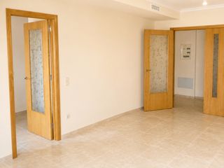 Miete Etagenwohnung  Plaça de sant valent. Alquiler anual – amplio piso amueblado en el centro de vinaròs