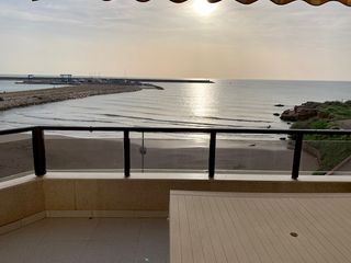 Lloguer Apartament  Avinguda de pau béjar. Exclusivo piso frente al mar.