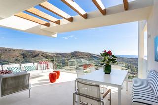 Ático en Montemayor - Marbella Club. Maravilloso ático con solárium orientado al sur con 3 habitacion
