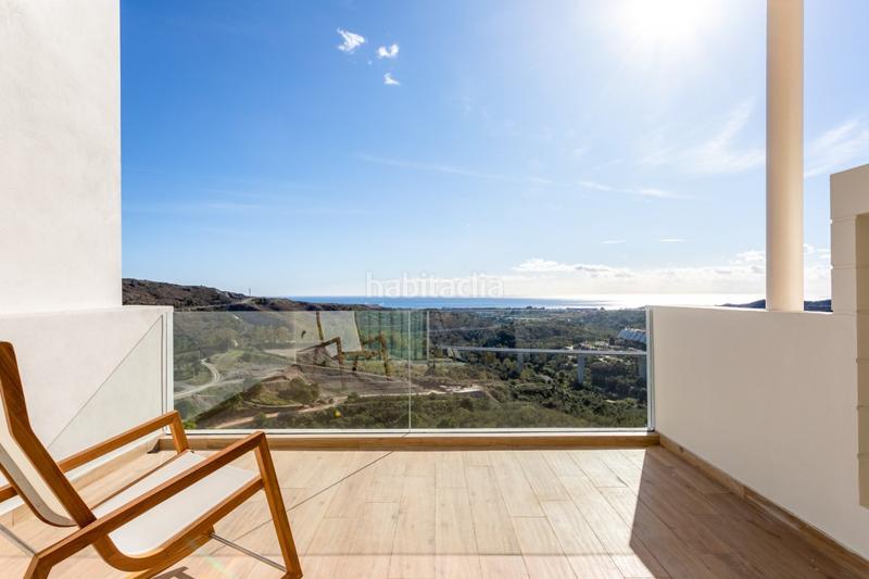 Foto 4d5b8980-85ba-4d39-98bf-598aa61eb9af. Ático maravilloso ático con solárium orientado al sur con 3 habitaciones y 3 baños con vistas al mar. en Benahavís