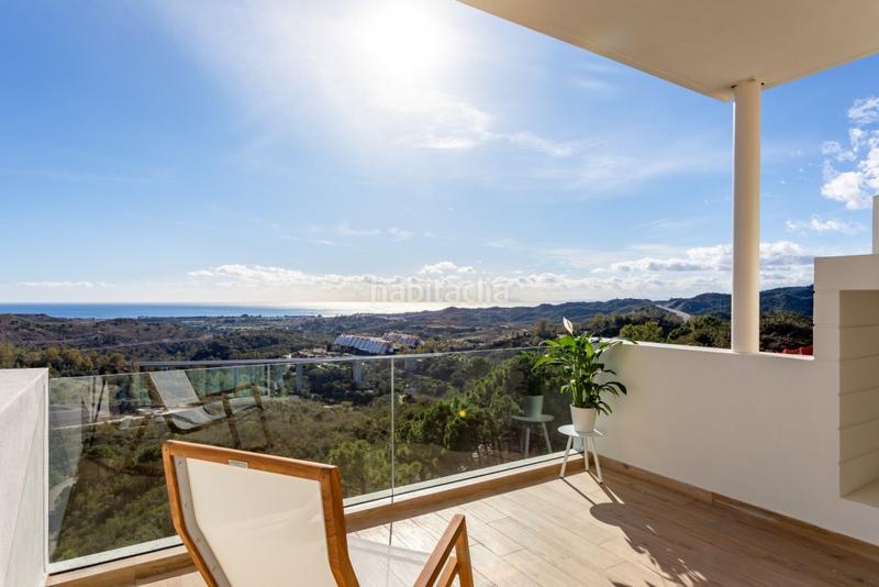 Foto 5b5dbd0d-b821-46f1-a7fe-f90c26e62b8b. Ático maravilloso ático con solárium orientado al sur con 3 habitaciones y 3 baños con vistas al mar. en Benahavís