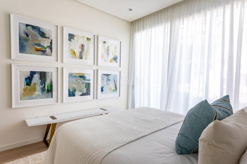 Foto 76ac4592-acb2-42a8-aa63-c5bfa89b66e6. Ático maravilloso ático con solárium orientado al sur con 3 habitaciones y 3 baños con vistas al mar. en Benahavís