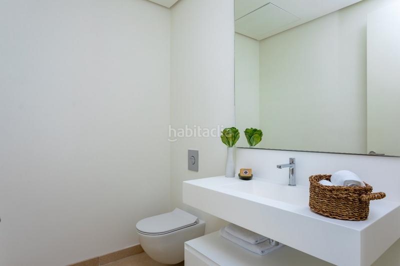 Foto 7abe9fc7-e254-46b1-8182-3ebbddfe5bae. Ático maravilloso ático con solárium orientado al sur con 3 habitaciones y 3 baños con vistas al mar. en Benahavís