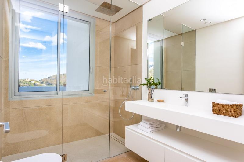 Foto 8093774e-5e06-4e81-ac50-4b10b68c8c19. Ático maravilloso ático con solárium orientado al sur con 3 habitaciones y 3 baños con vistas al mar. en Benahavís