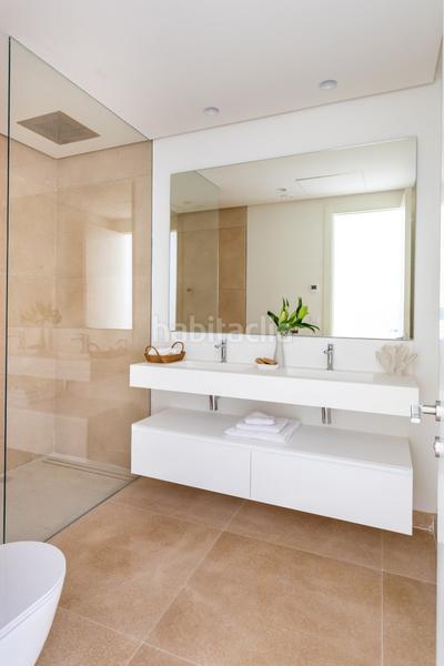 Foto 972e3d77-e7a0-4731-bf0f-b9f011d1e559. Ático maravilloso ático con solárium orientado al sur con 3 habitaciones y 3 baños con vistas al mar. en Benahavís