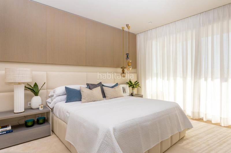 Foto 9deaca3a-5e99-45ee-9cf7-354172f0d49c. Ático maravilloso ático con solárium orientado al sur con 3 habitaciones y 3 baños con vistas al mar. en Benahavís