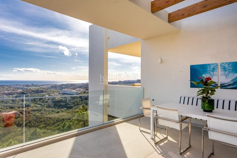 Foto a708804f-d9d0-4436-894d-2037fb70edd5. Ático maravilloso ático con solárium orientado al sur con 3 habitaciones y 3 baños con vistas al mar. en Benahavís