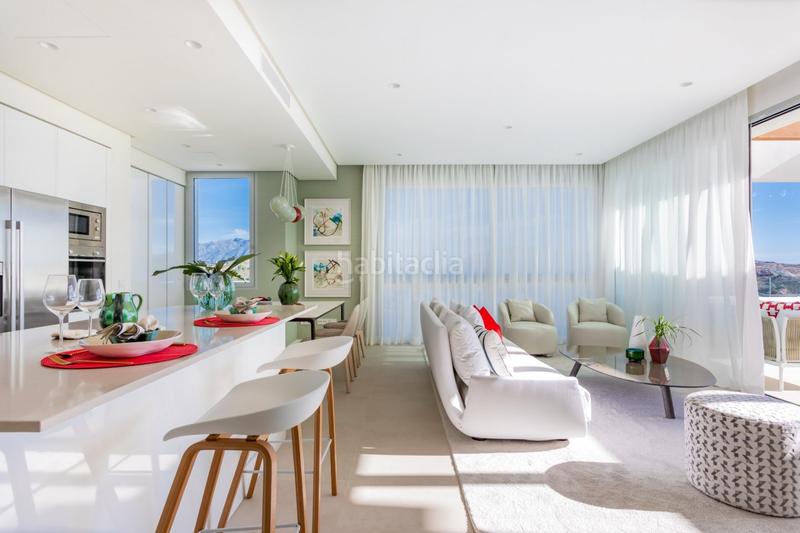 Foto ad0682c6-bd48-4ebe-a88a-725a373176eb. Ático maravilloso ático con solárium orientado al sur con 3 habitaciones y 3 baños con vistas al mar. en Benahavís
