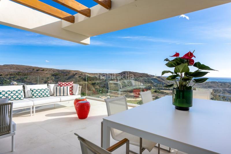 Foto ad44a925-fc2e-4697-9249-04e01ea9b668. Ático maravilloso ático con solárium orientado al sur con 3 habitaciones y 3 baños con vistas al mar. en Benahavís