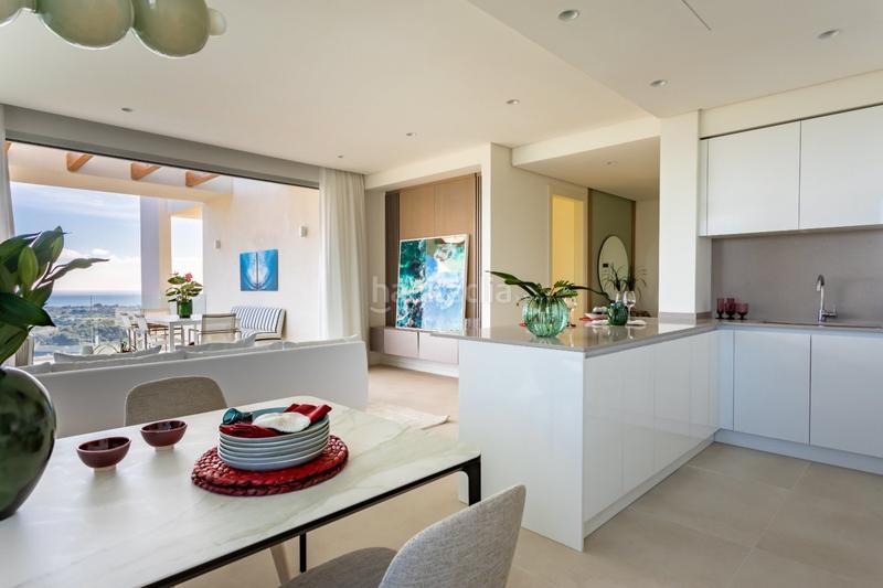 Foto c54fdc0f-bdd7-4e9a-b271-0e9016440f7f. Ático maravilloso ático con solárium orientado al sur con 3 habitaciones y 3 baños con vistas al mar. en Benahavís