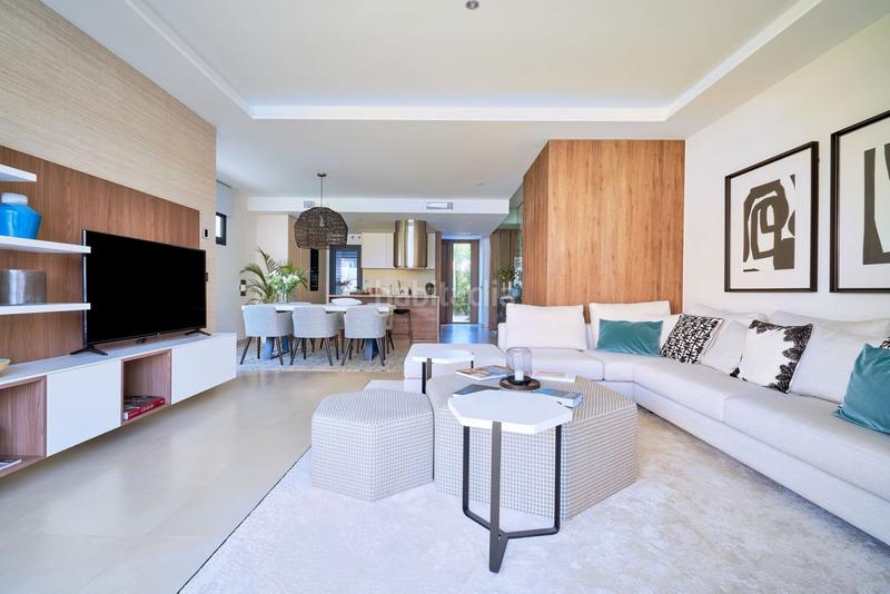 Foto c0db81d9-6584-40a2-891f-89318ba75300. Casa pareada espectacular villa pareada de gran lujo en la zona más exclusiva de toda la costa del sol en Marbella