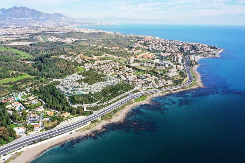 Foto 6efacef4-4e30-4591-9be9-8270b09bb682. Casa pareada en calle chaparral 12 para entrar a vivir!!! espectacular villa pareada de concepto moderno !!!!!!! en Mijas