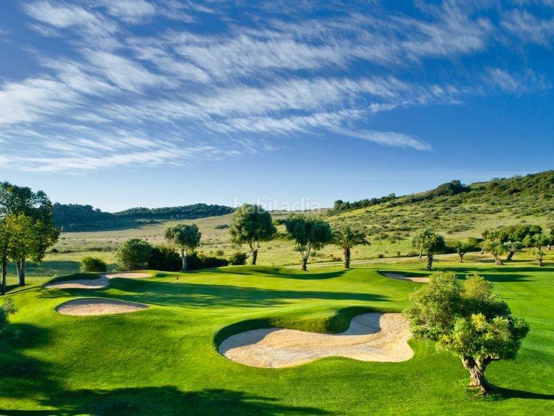 Foto 5cbc514d-d77a-4988-82d5-3ad5c8f8f37d. Piso inversión increíble esta oportunidad única se localiza en un entorno muy atractivo en Estepona