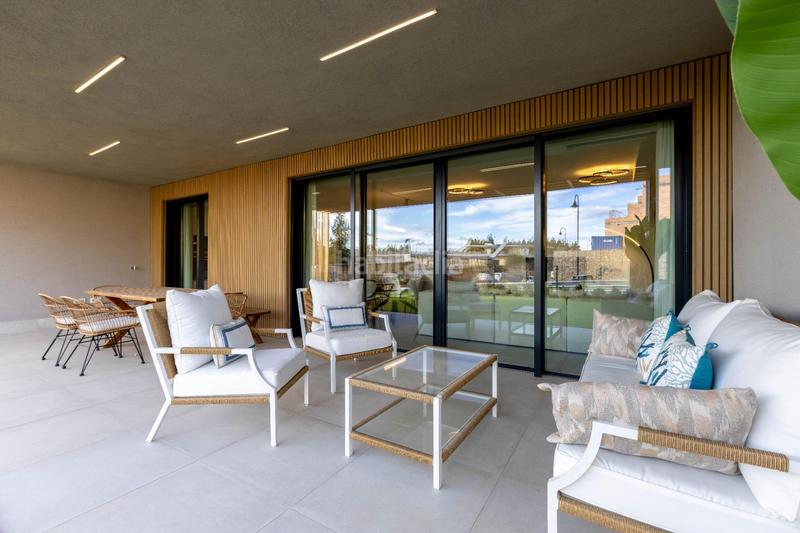 Foto 4cfa203e-fbf4-4012-b6c0-d613c47d2bea. Casa adosada te proponemos esta espectacular vivienda con grandes terrazas estratégicamente ubicada en Mijas