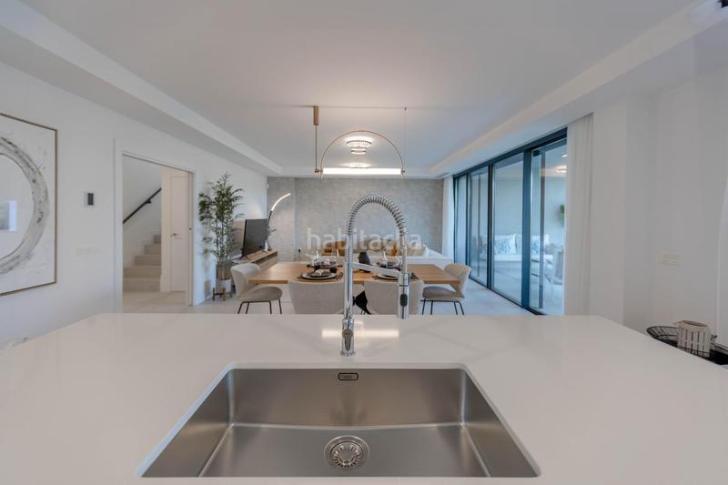 Foto 50c0f567-9ca8-424c-8a9d-6055d89ad9f2. Casa adosada te proponemos esta espectacular vivienda con grandes terrazas estratégicamente ubicada en Mijas