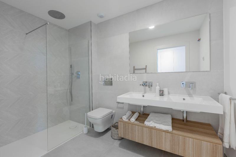 Foto 8c0a805f-68ee-4128-8d42-2dc746e308aa. Casa adosada te proponemos esta espectacular vivienda con grandes terrazas estratégicamente ubicada en Mijas