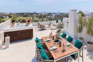Apartament a Benatalaya. Maravilloso apartamento de tres dormitorios y dos cuartos de bañ