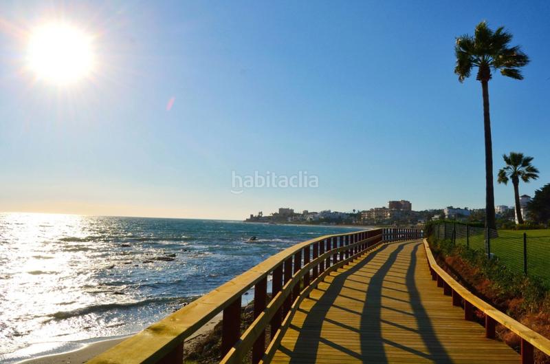 Foto 0bc47620-5f34-4e5a-9dcb-eca8a044b53c. Casa adosada preciosa casa adosada con bonitas vistas al mar en un lugar maravilloso con todo tipo de servicios en Mijas