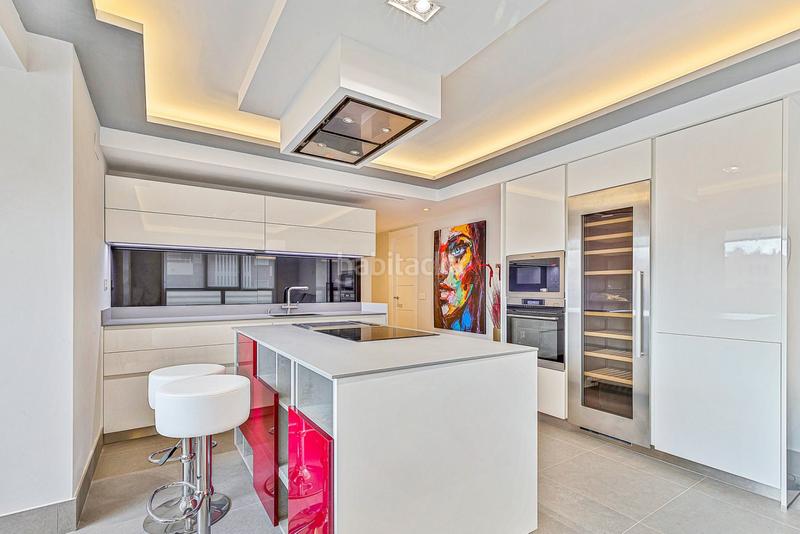 Foto 3a1c0454-66e4-480e-bd50-96d73c7fe93c. Alquiler piso en avenida del mar 7 espectacular apartamento en 1era linea de playa disponible hasta finales de julio de 2026 en Marbella