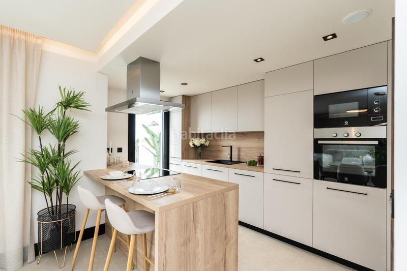 Foto 1c5eea6e-b0ab-4566-b3f6-c37be76bb42c. Ático espectacular apartamento ático dúplex una zona muy selecta con vistas panorámicas a un lago natural en Marbella