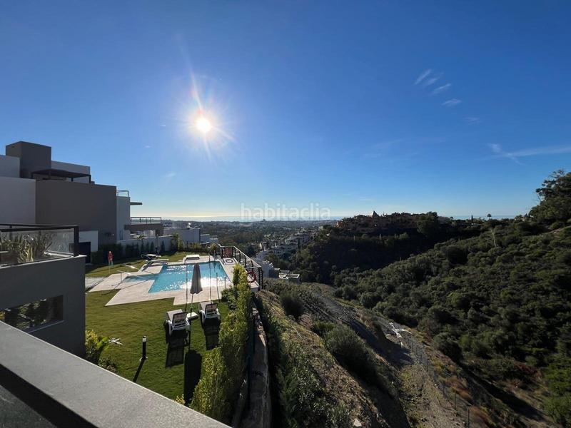 Foto 1f85a99e-9d60-47fa-9027-779d00465472. Ático espectacular apartamento ático dúplex una zona muy selecta con vistas panorámicas a un lago natural en Marbella