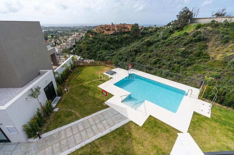Foto 2367ff31-dac3-4792-954d-a8c5cc972950. Ático espectacular apartamento ático dúplex una zona muy selecta con vistas panorámicas a un lago natural en Marbella