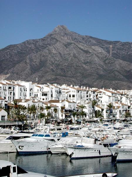 Foto 2f7dd6dd-f812-42ea-a197-686f8aac940b. Ático espectacular apartamento ático dúplex una zona muy selecta con vistas panorámicas a un lago natural en Marbella
