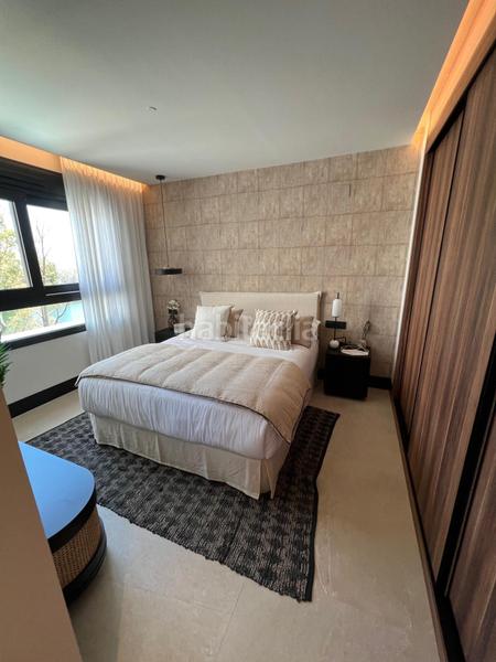 Foto 3574792a-97b4-41ad-8387-4d34d8086796. Ático espectacular apartamento ático dúplex una zona muy selecta con vistas panorámicas a un lago natural en Marbella