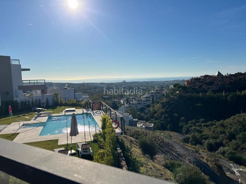 Foto 77cb2261-8d71-4af9-9221-c2b6ca083f88. Ático espectacular apartamento ático dúplex una zona muy selecta con vistas panorámicas a un lago natural en Marbella