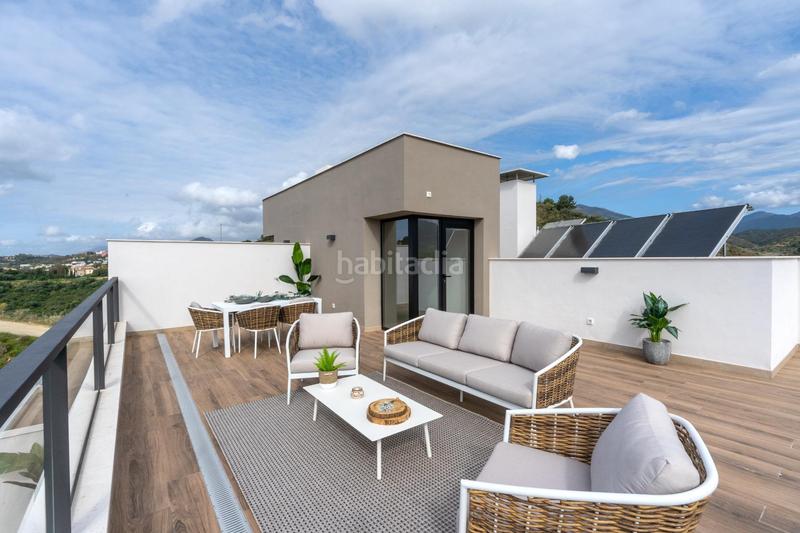Foto 7d00e24c-b01d-4f25-a866-fa8dd716fc35. Ático espectacular apartamento ático dúplex una zona muy selecta con vistas panorámicas a un lago natural en Marbella