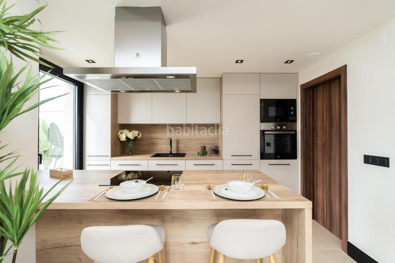 Foto c13a8dcd-38b3-44bc-9f49-964439240b10. Ático espectacular apartamento ático dúplex una zona muy selecta con vistas panorámicas a un lago natural en Marbella
