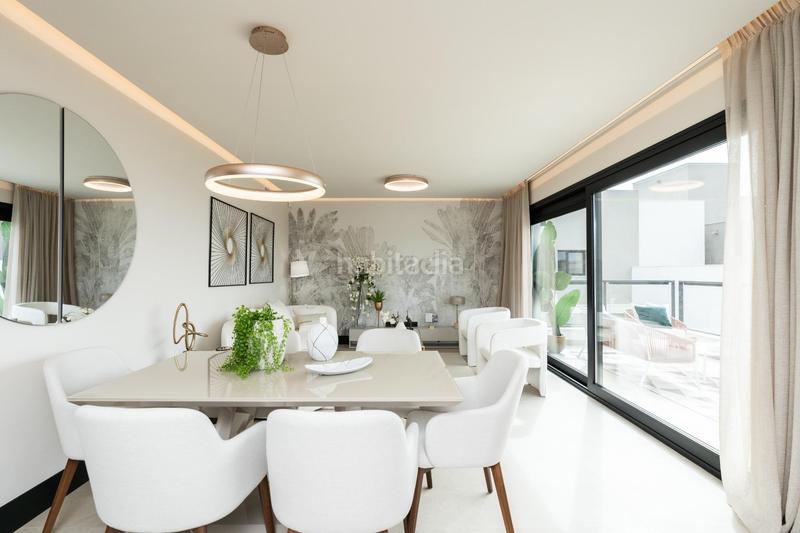 Foto c9dc8852-6f54-4322-b10b-d95157603f9b. Ático espectacular apartamento ático dúplex una zona muy selecta con vistas panorámicas a un lago natural en Marbella