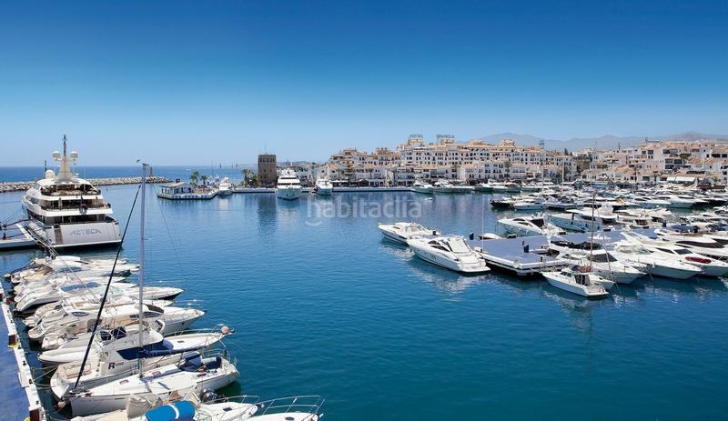 Foto dd24a9aa-6191-4996-af28-f0e9adc92a42. Ático espectacular apartamento ático dúplex una zona muy selecta con vistas panorámicas a un lago natural en Marbella