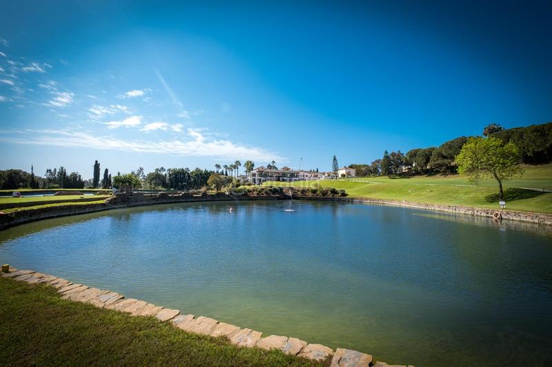 Foto 8038083e-d70c-45a3-9891-02604498b432. Chalet preciosa villa moderna con vistas al mar en la prestigiosa zona de santa maría golf cerca de todo en Marbella