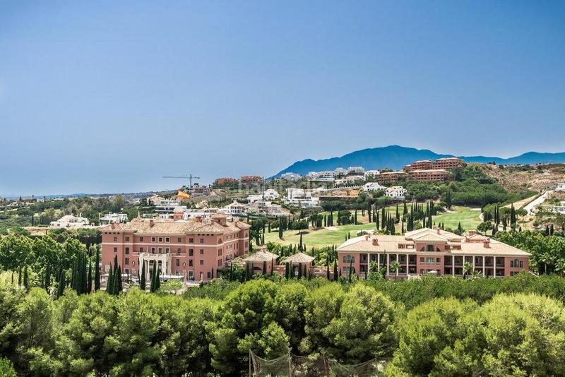 Foto 88c24bee-e38f-4452-93e2-ae554d9bdb7b. Chalet avec chauffage parking piscine dans El Paraíso Benahavís