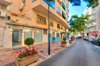Rent Business premise in Calle nuestra sra de gracia 9. Espectacular local comercial acondicionado como clínica sobre má