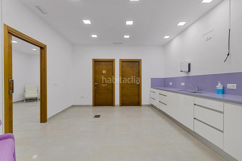 Foto ba2ee2b8-56a2-472f-8d21-dbbdf755cfce. Alquiler local comercial en calle nuestra sra de gracia 9 espectacular local comercial acondicionado como clínica sobre más de ciento veinte metros cuadrados en Marbella