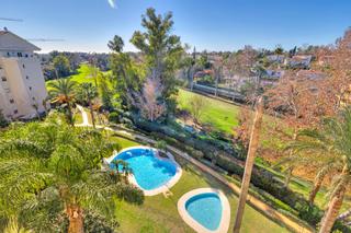 tic en Calle 25 (ur guadalmina alta) 5. Espectacular amplio tico dplex en primera linea de golf anclad