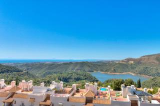 Àtic a Sau-cl1 cerros lago 8. Espectacular ático de diseño vanguardista con impresionantes vis