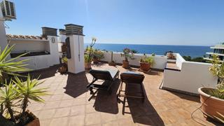 Apartament  Bahia de estepona. Espectacular vivienda frente al mar en planta alta en una de las