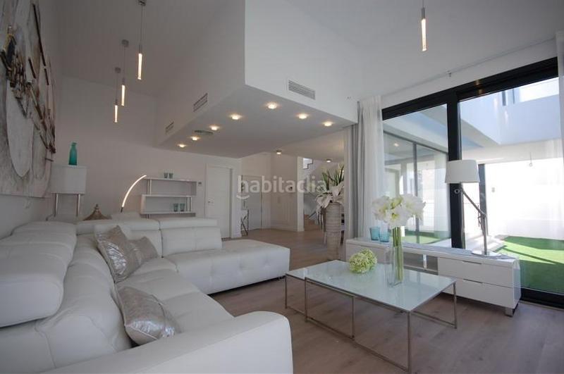 Foto 326aee05-c63a-420c-83e3-a479de981814. Chalet in urbanizacion urbanización valle romano 4 in Estepona