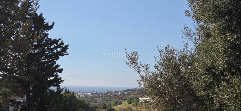 Foto c6e9fec8-b7a3-4ab3-938a-17ed00bbf81e. Chalet in urbanizacion urbanización valle romano 4 in Estepona