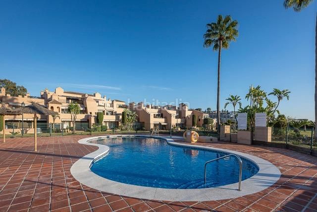 Foto 1c6bf054-b4a8-4f1c-8e45-35f997189ab4. Àtic amb piscina a Nueva Atalaya Estepona