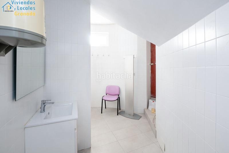 Foto 20cbc6b3-9524-4aa7-a94c-60602cbb4bdb. Local comercial a Cervantes Granada