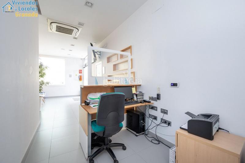 Foto a6582bb8-b542-4dc1-b31d-8cfbeb2be05d. Local comercial a Cervantes Granada