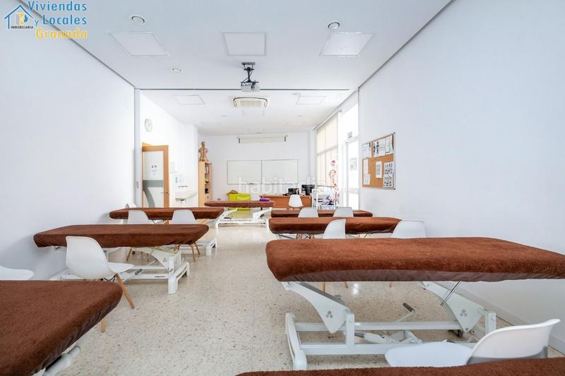 Foto bbaff5f9-1e24-488d-94fc-500b0315169b. Local comercial a Cervantes Granada