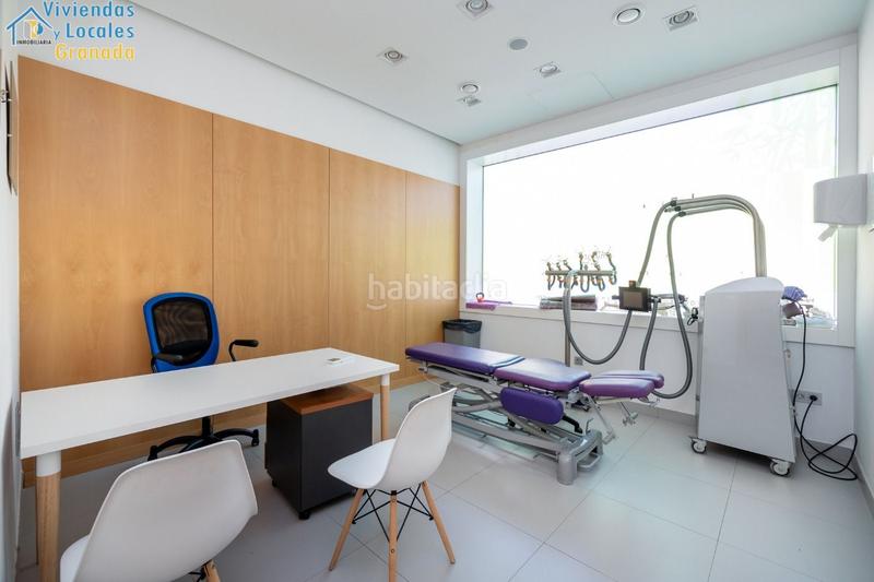 Foto bcc2baea-6f7b-472e-8ed3-376dee50331a. Local comercial a Cervantes Granada