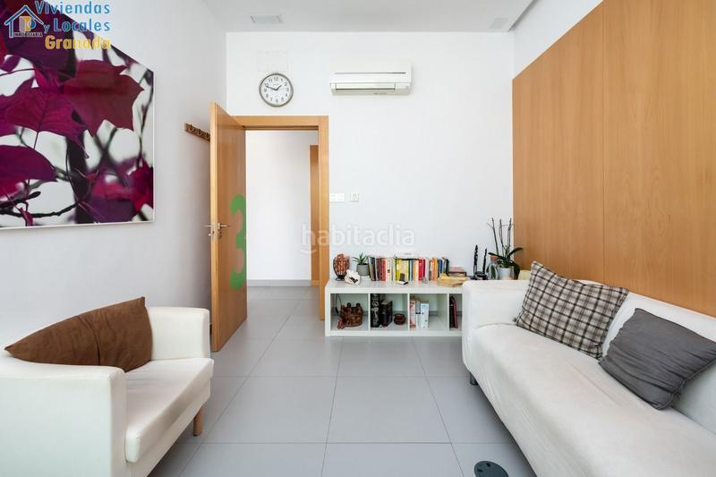 Foto c7c2399b-9557-4f4b-93d5-4f3c578b09e1. Local comercial a Cervantes Granada